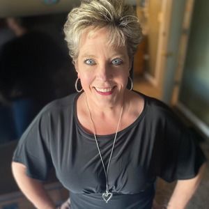 Meet your Posher, Dena